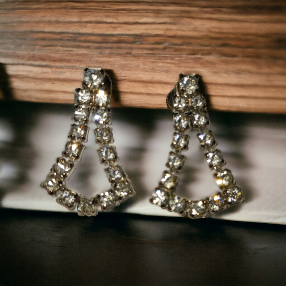Flapper Victorian Revival Stunning Silvertone And RHINESTONE screw back earrings